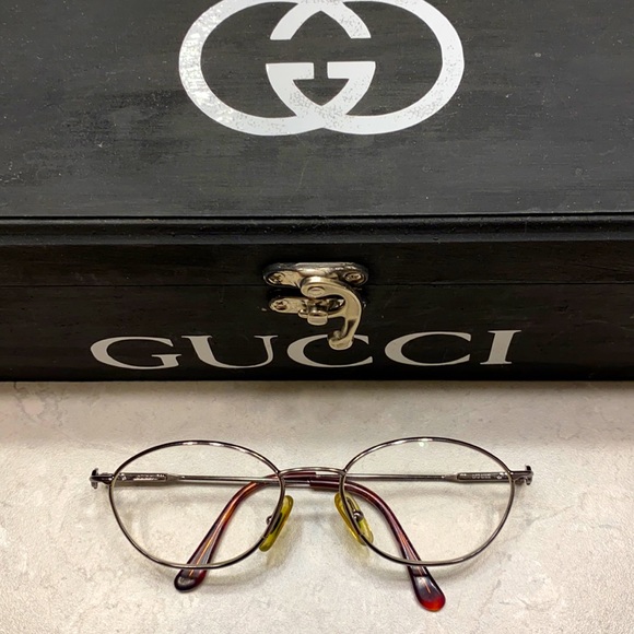 gucci glasses store